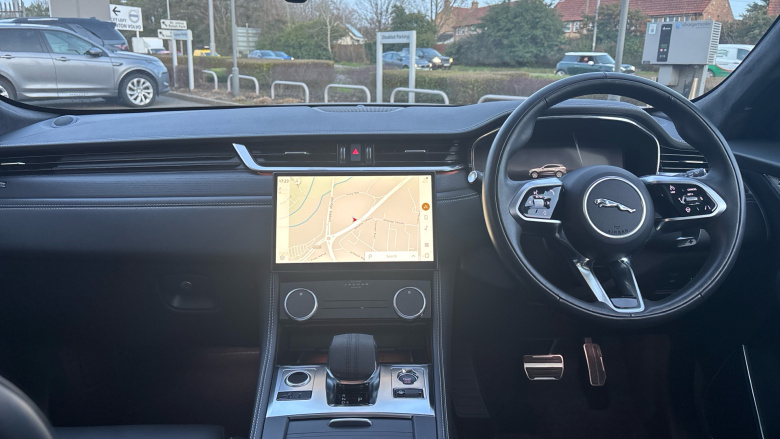 Jaguar F-Pace 2.0 D200 R-Dynamic HSE Black 5dr Auto AWD Diesel Estate